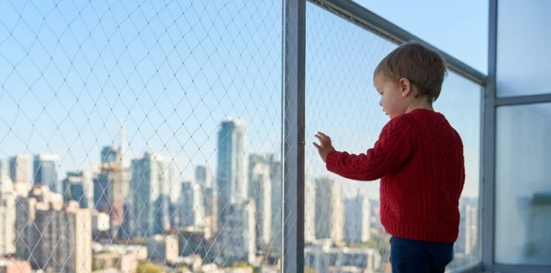 Mallas de Seguridad para Niños en Balcones: Prevención de Caídas en Altura